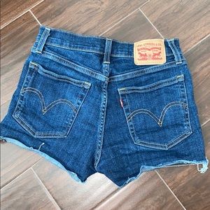 Levi’s High Rise Shorts Size 25